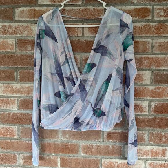 Fabletics Treva Long Sleeve Sheer Drape Wrap Shirt NEW Women’s Small Pastel - Picture 7 of 10